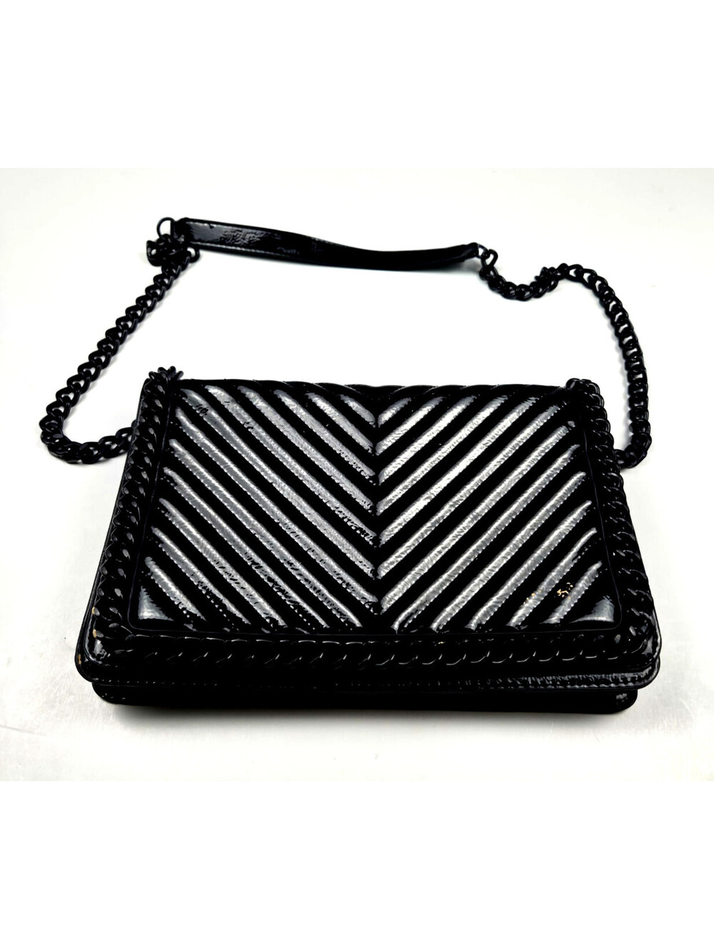 ALDO Black Patent Chevron Shoulder Bag Heavy Chain Strap Red Lining